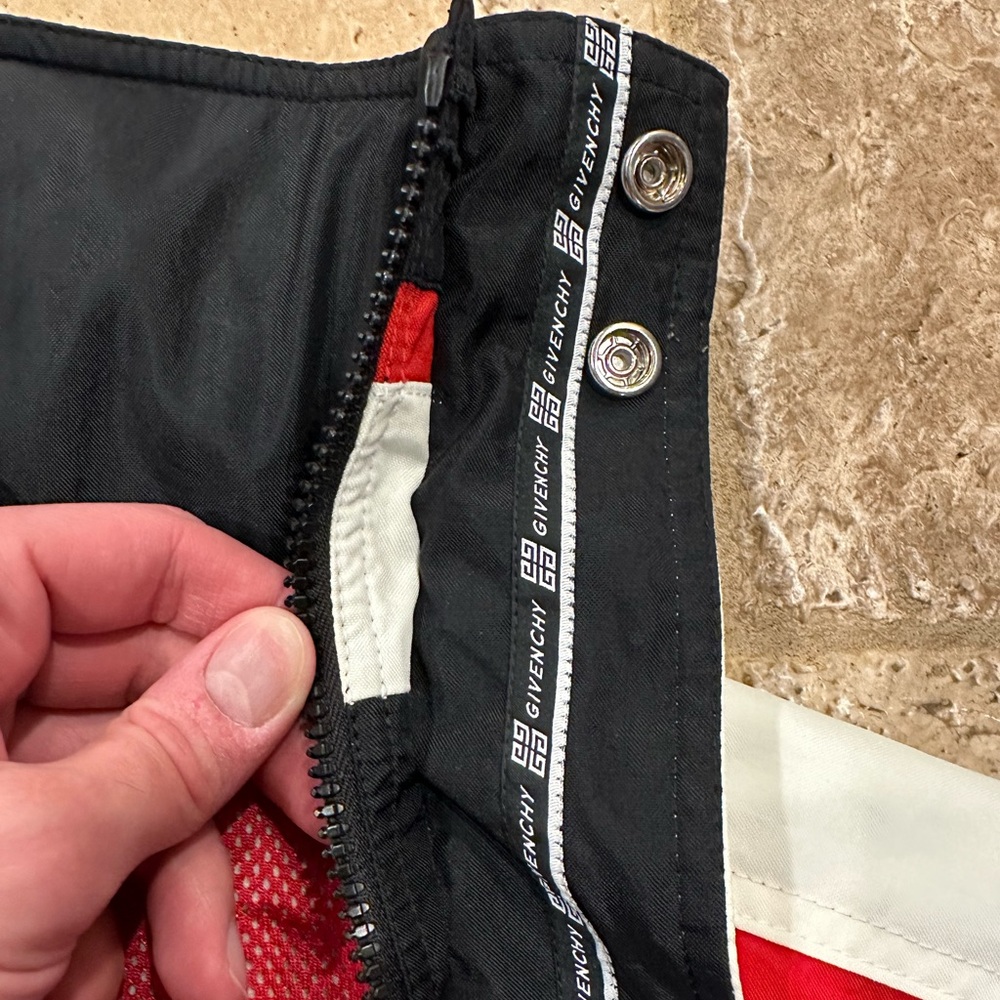 Givenchy Vintage Sports Sailing Zip Up Black / Red Jacket - Picture 16 of 16
